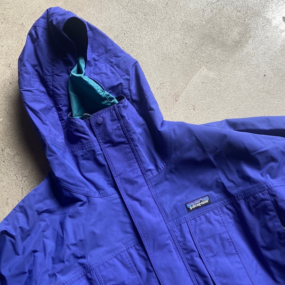 Vintage Patagonia Women's Hooded Shell Jacket in Deep Purple